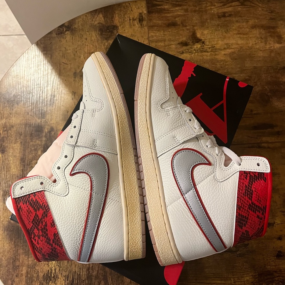 Nike Air Jordan sneakers, size 12 condition like new